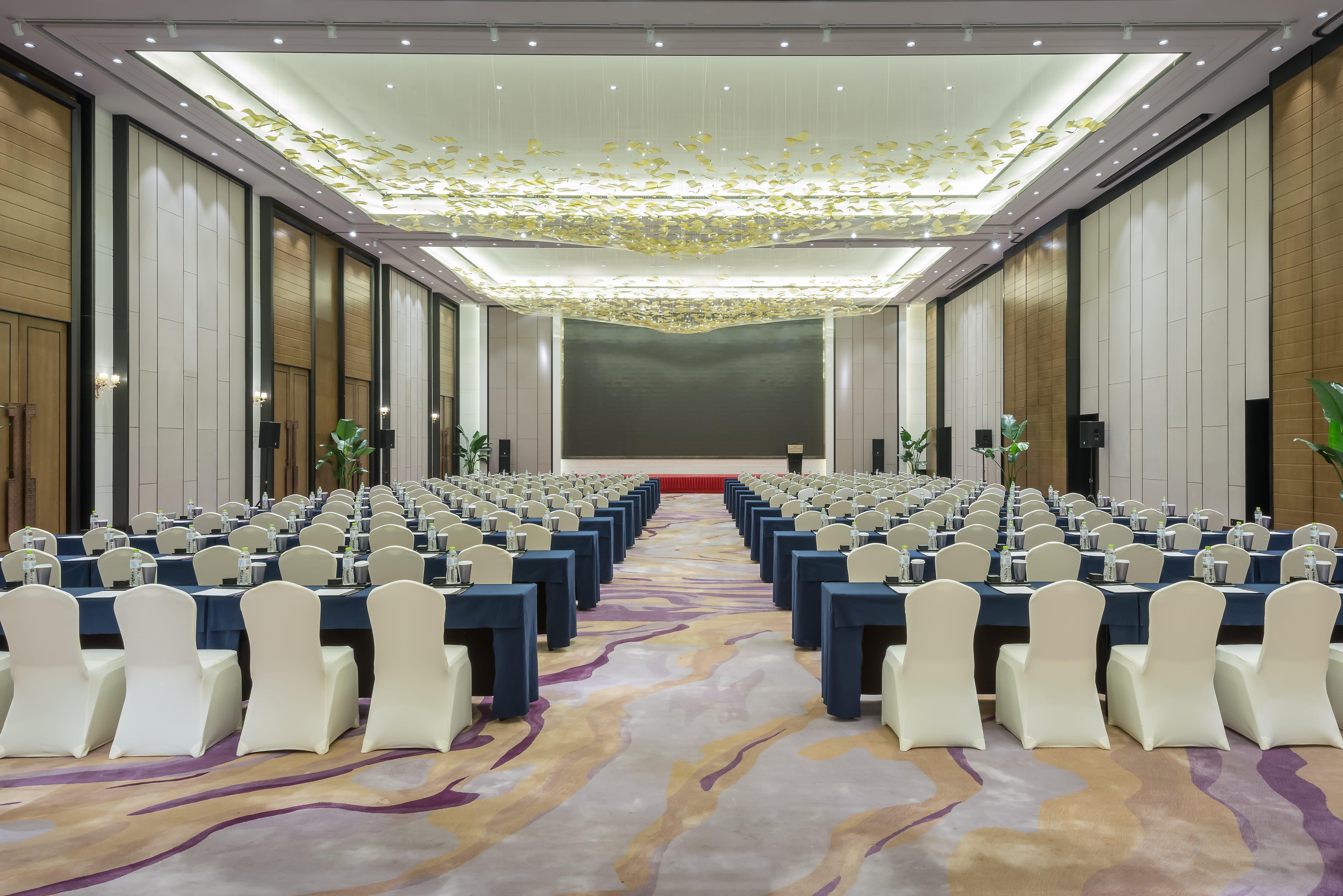Crowne Plaza Yibin By Ihg Hotel Exterior photo