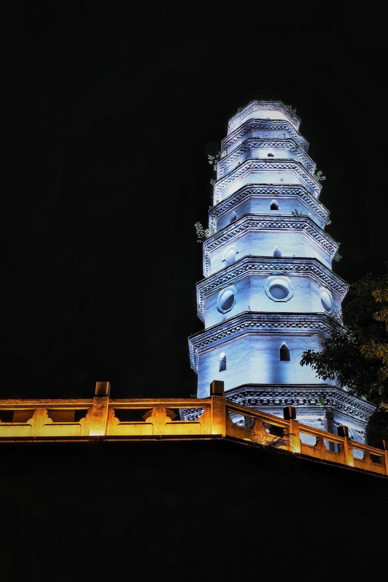 Crowne Plaza Yibin By Ihg Hotel Exterior photo